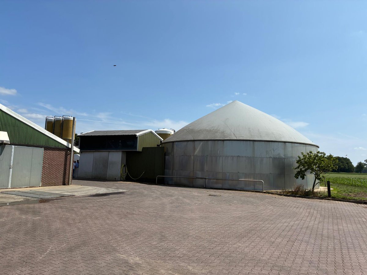 Interested in learning more about an indoor robotic milking system? 
We are running a study trip to Belgium on 12-13th August - we will be visiting three indoor farms with Lely robots, two of which have a Vector automatic feeding system. 
DM if you want more info on the trip!