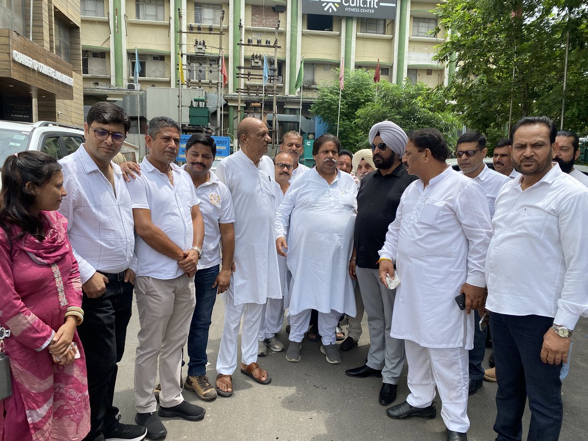 Raman Bhalla (@ramanbhalla_) on Twitter photo प्रदेश कांग्रेस के वरिष्ठ नेताओं के एक डेलिगेशन ने कार्यकारी अध्यक्ष रमन भल्ला की अध्यक्षता में जम्मू
चैंबर ऑफ कॉमर्स एंड इंडस्ट्री से मिल जम्मू कश्मीर को फिर से राज्य बनाने की अपनी मुहिम के लिए मांगा सहयोग! <a href="/RahulGandhi/">Rahul Gandhi</a> <a href="/kcvenugopalmp/">K C Venugopal</a> <a href="/TariqKarra/">Tariq Hameed Karra</a> <a href="/GAMIR_INC/">Ghulam Ahmad Mir</a> <a href="/NasirHussainINC/">Dr Syed Naseer Hussain, M P</a> प्रदेश कांग्रेस के वरिष्ठ नेताओं के एक डेलिगेशन ने कार्यकारी अध्यक्ष रमन भल्ला की अध्यक्षता में जम्मू
चैंबर ऑफ कॉमर्स एंड इंडस्ट्री से मिल जम्मू कश्मीर को फिर से राज्य बनाने की अपनी मुहिम के लिए मांगा सहयोग! <a href="/RahulGandhi/">Rahul Gandhi</a> <a href="/kcvenugopalmp/">K C Venugopal</a> <a href="/TariqKarra/">Tariq Hameed Karra</a> <a href="/GAMIR_INC/">Ghulam Ahmad Mir</a> <a href="/NasirHussainINC/">Dr Syed Naseer Hussain, M P</a>