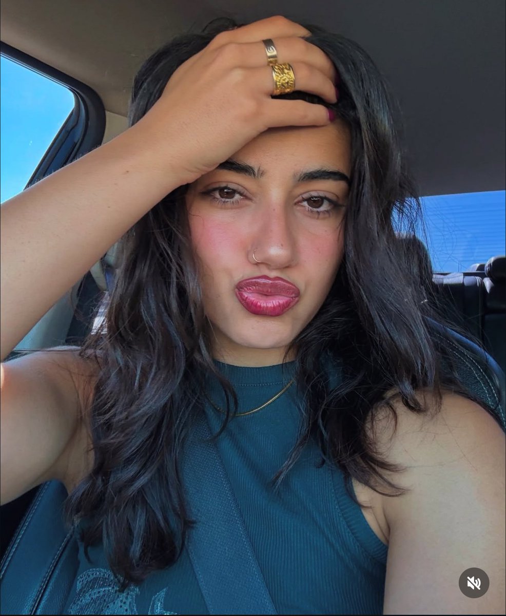 UnForgiven_Fap's tweet photo. I need Sara Saffari’s thick juicy lips teasing me 🤤🤤🤤 https://t.co/EddMmPuly2
