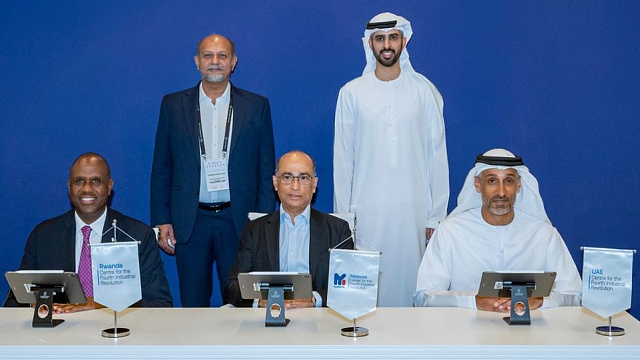DakshinNews's tweet image. UAE, Malaysia, and Rwanda have formed a strategic partnership aimed at enhancing the adoption of artificial intelligence (#AI) across the Global South, under the Centre for the Fourth Industrial Revolution (#C4IR) framework. 
🔗tvbrics.com/en/news/uae-ma…