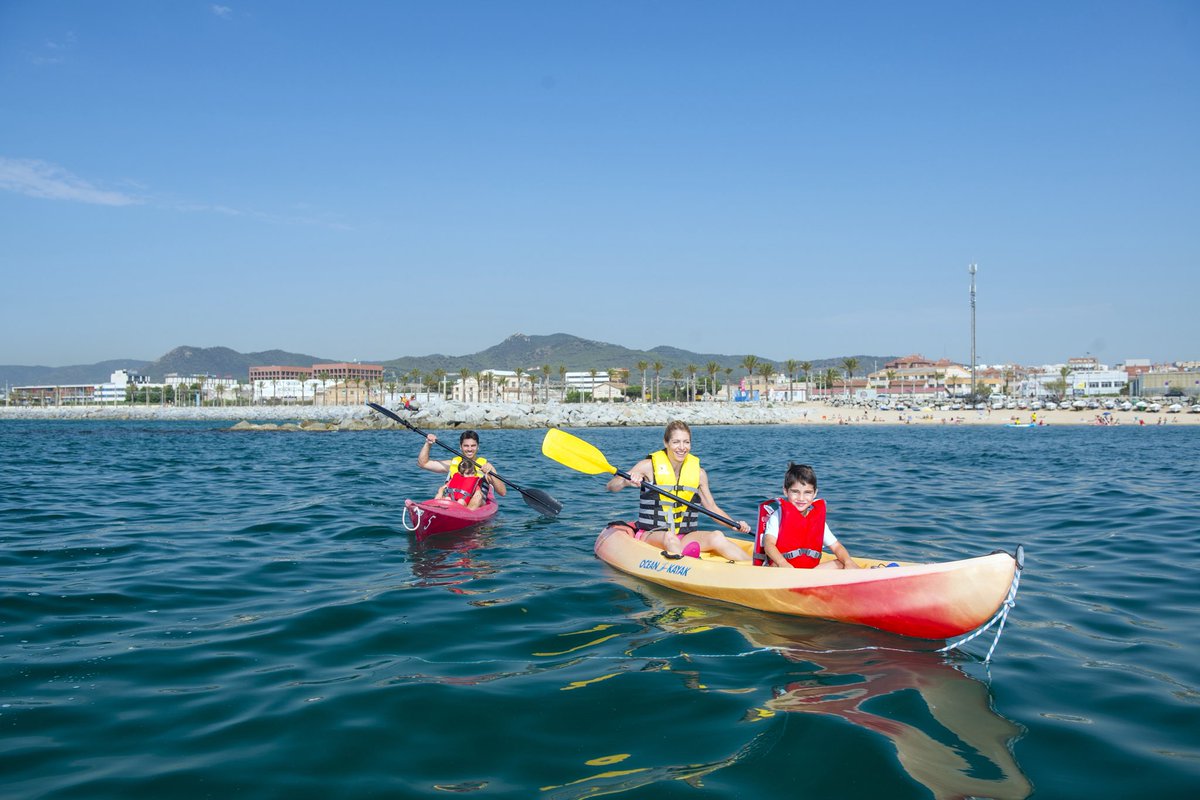 👨‍👩‍👧‍👦 Un dia en família amb sabor a mar! 🌊
A Mataró, el mar és diversió, aventura i records per compartir!
🚤 Paddle surf, vela, caiac, snorkel i molt més!
Activitats nàutiques per a totes les edats al nostre front marítim! ⚓️

👉 visitmataro.cat/ca/descobreix/…
#VisitMataró