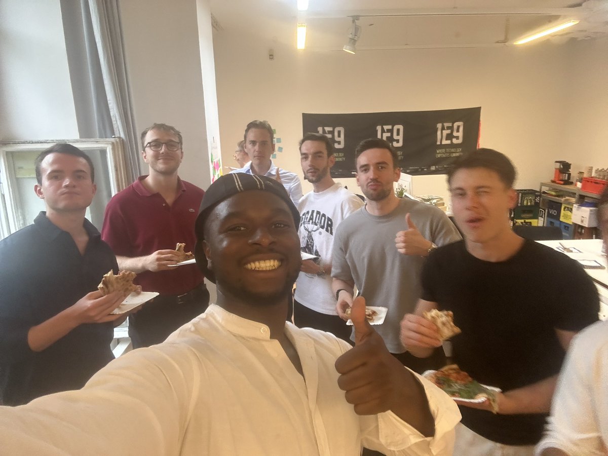 Impression from the last <a href="/SuperteamDE/">Superteam Germany</a> Munich Meetup! 
This time it was all about chatting and Hanging out with the community 🥳🫶
Great convos and interesting people from AI - startups to newbies in the Ecosystem!🚀🚀🚀