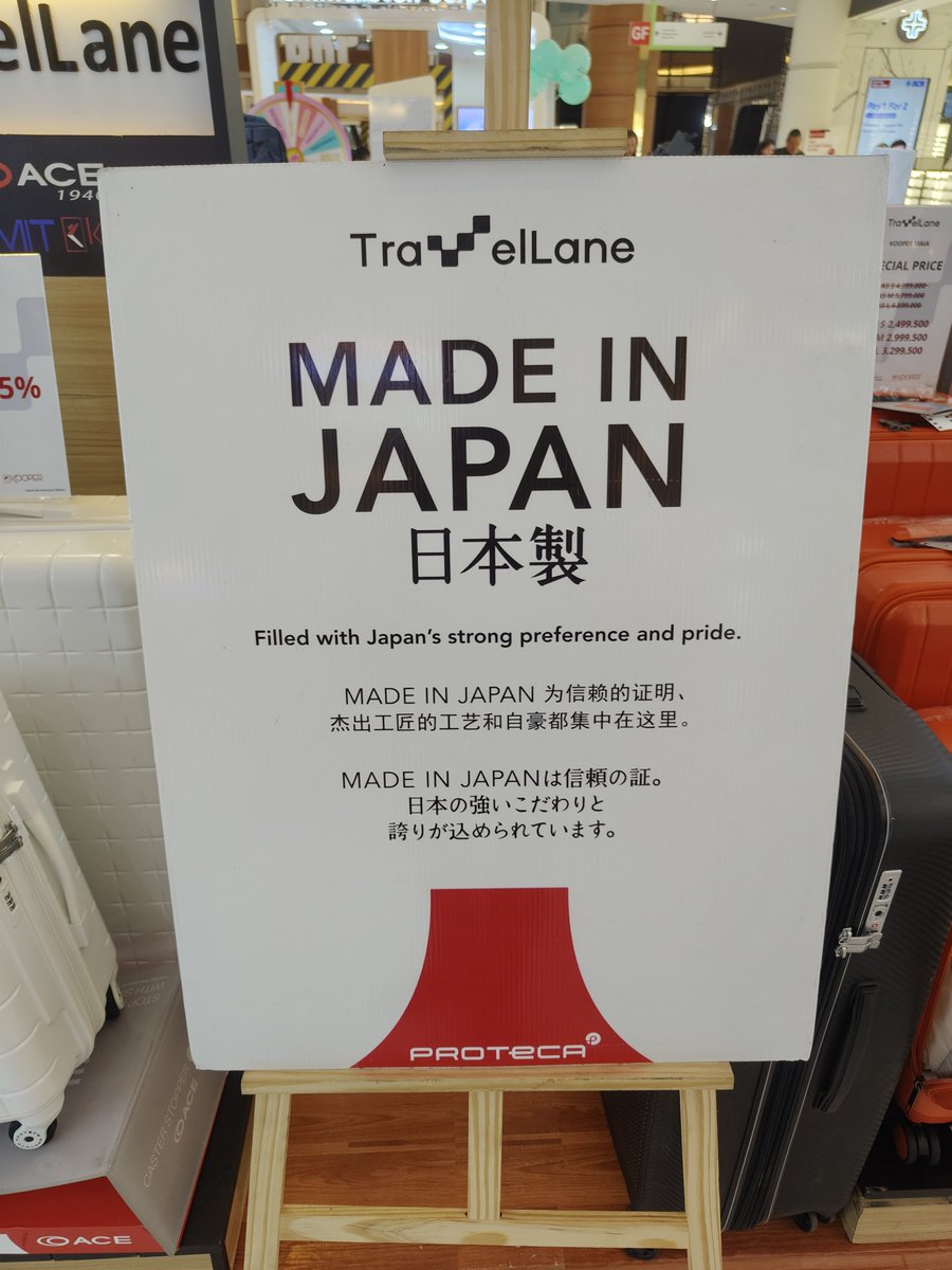 Dulu traveling bawanya tas ransel atau duffel, mudik juga sama. Pake koper kalo mau ke luar negeri aja. Tapi sekarang lebih suka pake koper, ga pegel gendong atau nenteng tas 😂

Karena koper gw dah pada rusak, kepincut sama Merek Jepang ini, build quality n modelnya cakep bgt.