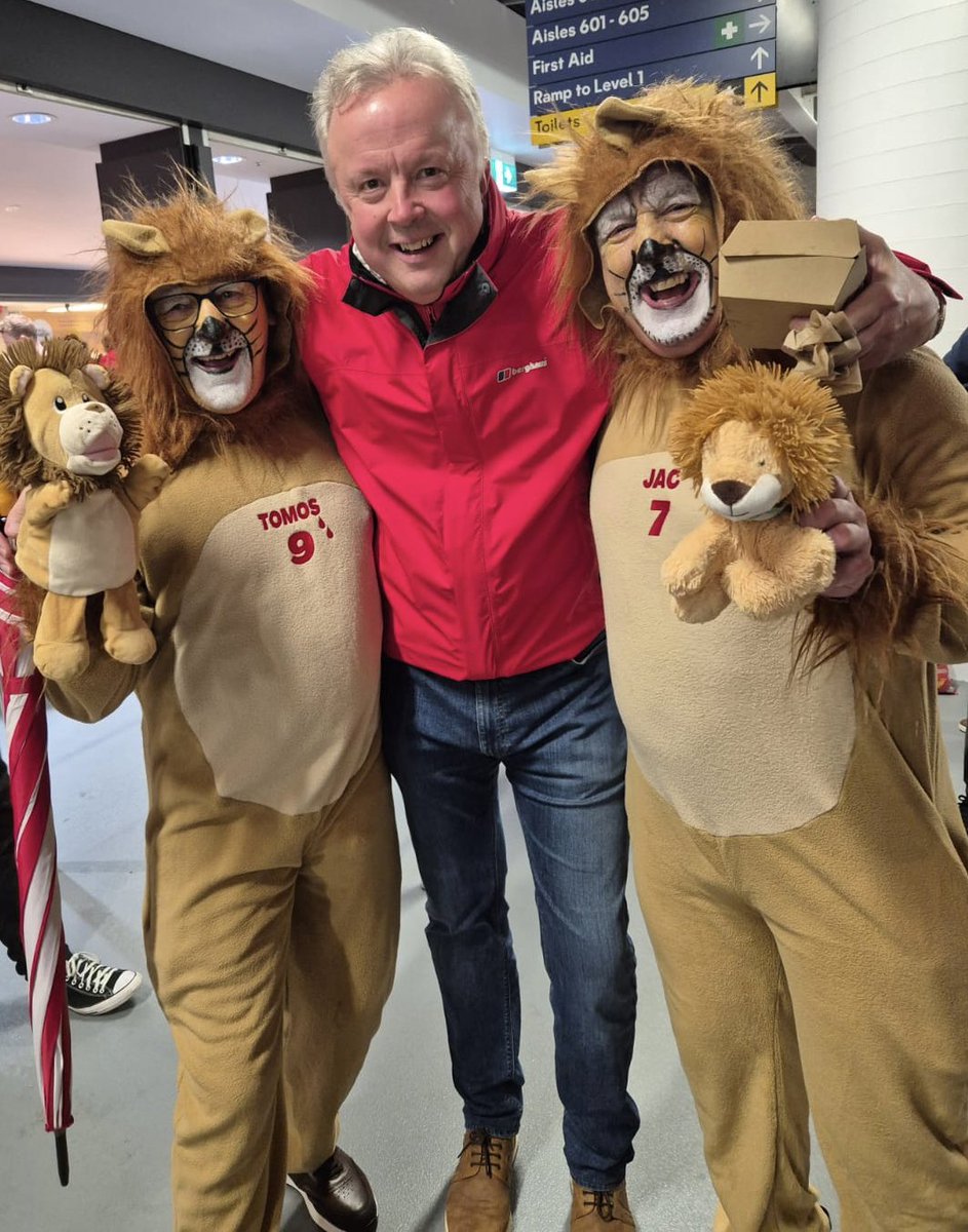 Thought the Lions experience couldn't get any better and then I bump into these wild animals - presently some of the biggest celebrities in the southern hemisphere!
If anyone knows anyone who can get either Jac Morgan or Tomos Williams to sign these outfits, get it touch?