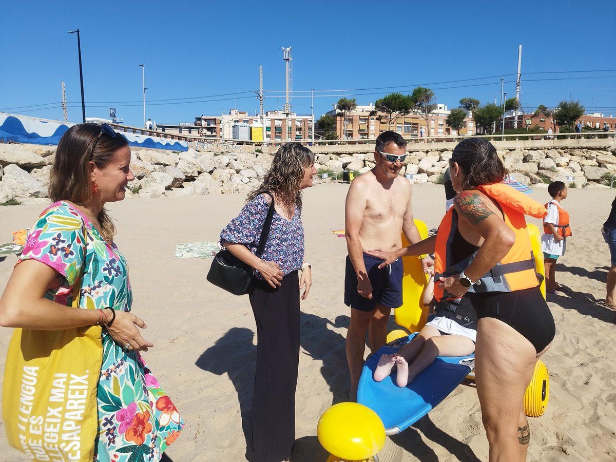 esquerratgn's tweet photo. Un any més assistim a les Onades Inclusives de 'Si jo puc, tu també #Epilep' a la Platja del Miracle. Una jornada d'esports aquàtics adaptada per a totes les persones. Cal continuar apostant per la inclusió! Enhorabona per la iniciativa👏🏻 https://t.co/uGshRFA59t