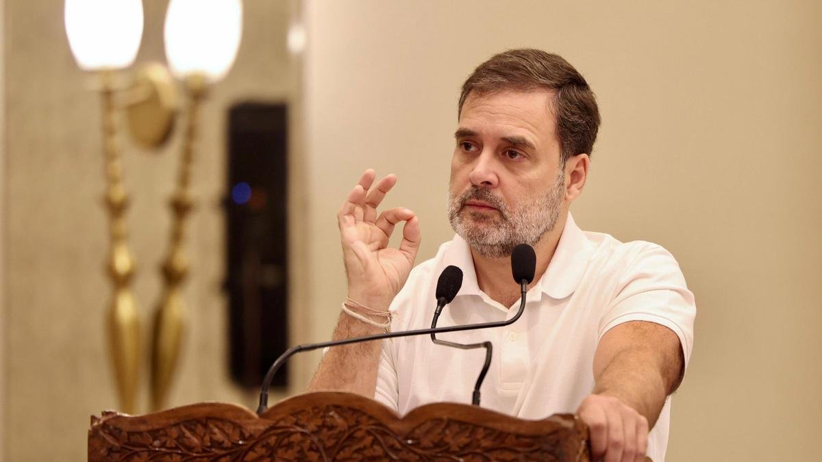 OrissaPOSTLive's tweet image. Congress MP Rahul Gandhi on Saturday sharpened his criticism of the Election Commission, alleging that the polling system in India is “already dead” and the 2024 Lok Sabha election was “rigged.” 

#RahulGandhi #Elections2024 #ElectionCommission