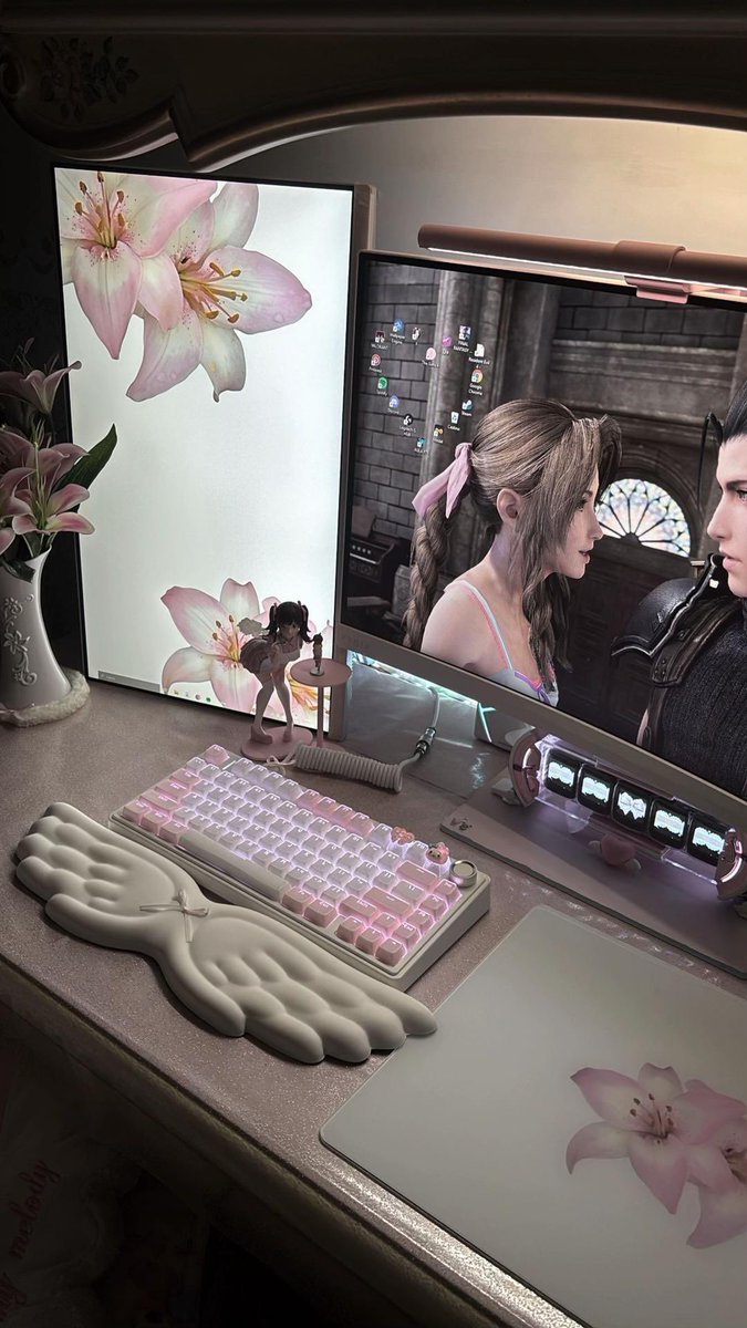 ClustrsOfficial's tweet image. space, my therapy, my vibe ◽️🎀

#techtok #fypシ #aesthetictech #setupinspo #softgirlsetup #setup #desktour #foryou #clustrs @lunettamiu