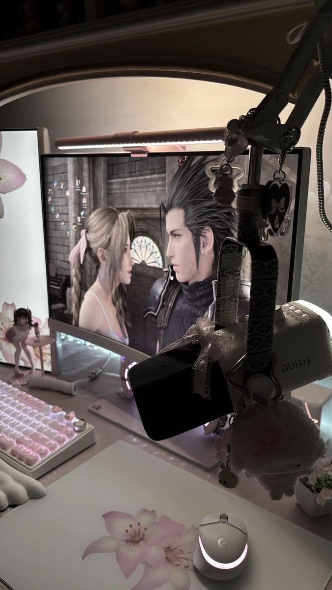 ClustrsOfficial's tweet image. space, my therapy, my vibe ◽️🎀

#techtok #fypシ #aesthetictech #setupinspo #softgirlsetup #setup #desktour #foryou #clustrs @lunettamiu