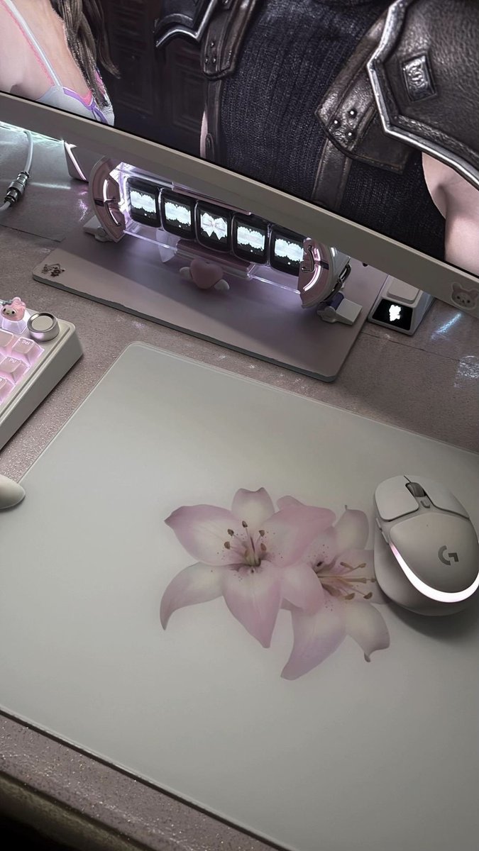 ClustrsOfficial's tweet image. space, my therapy, my vibe ◽️🎀

#techtok #fypシ #aesthetictech #setupinspo #softgirlsetup #setup #desktour #foryou #clustrs @lunettamiu