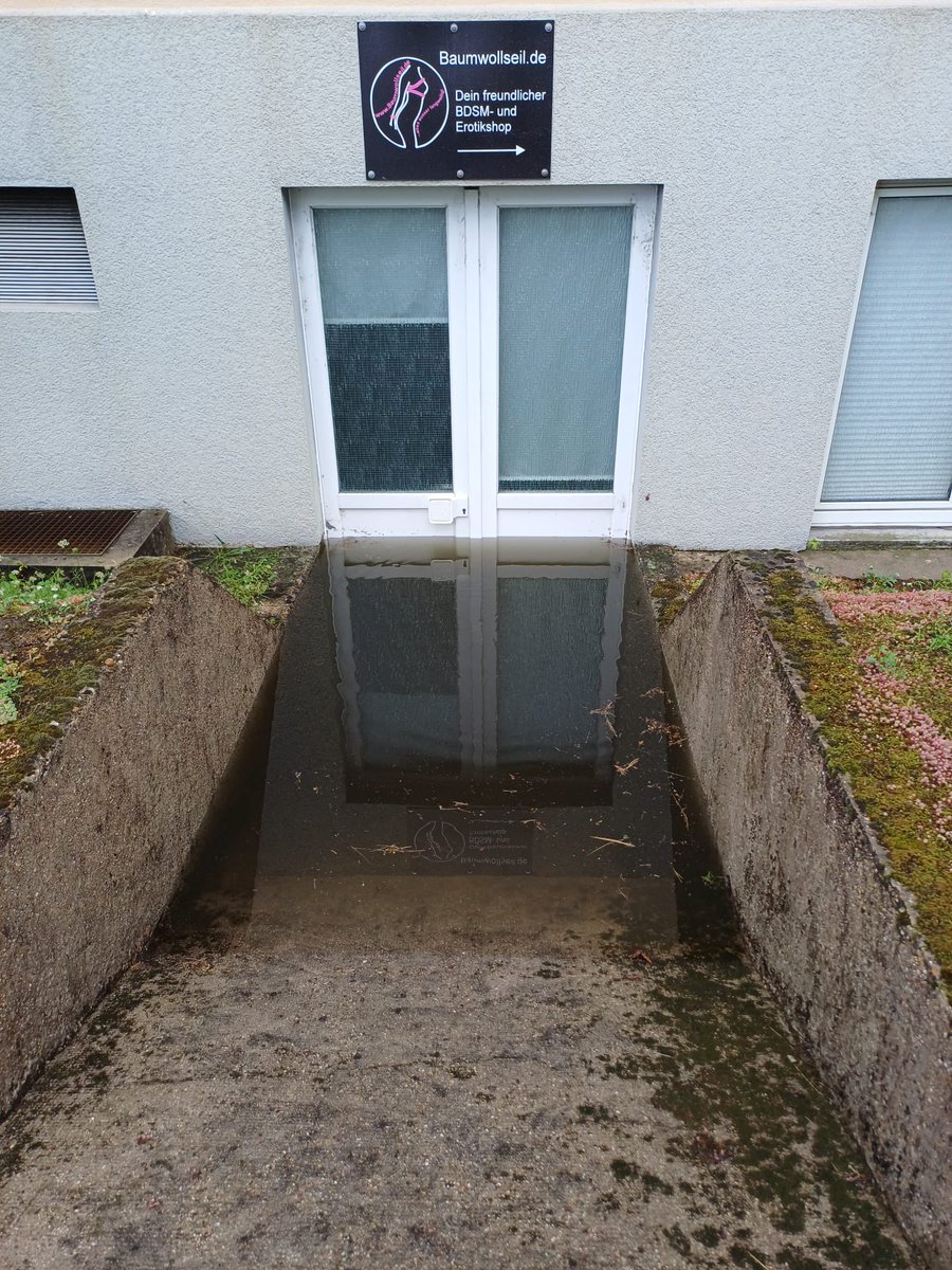 Aufruf an alle Karlsruher!! Wer Zeit hat zu helfen, bitte meldet euch!!
Wir haben einen großen Wasserschaden und müssen Ware umräumen.
Das Geschäft vor Ort ist bis auf weiteres geschlossen, auch der Online-Shop ist gerade zu, wir können keine Bestellungen bearbeiten.