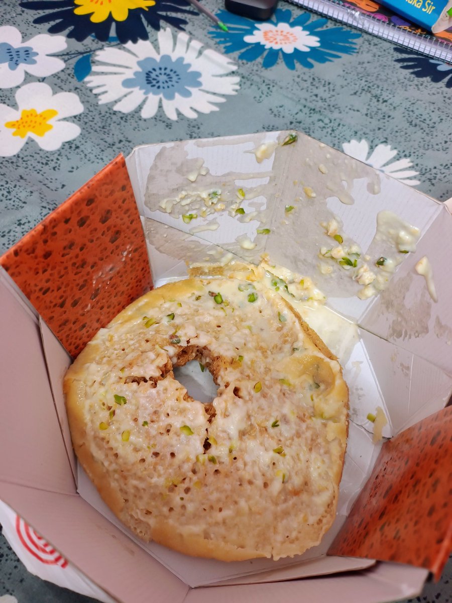 divy_rai07's tweet photo. @Swiggy ordered malai ghewar from Bikanerwala Chennai outlet and received plain ghewar what is this 😬 https://t.co/Re9qCHFQEi