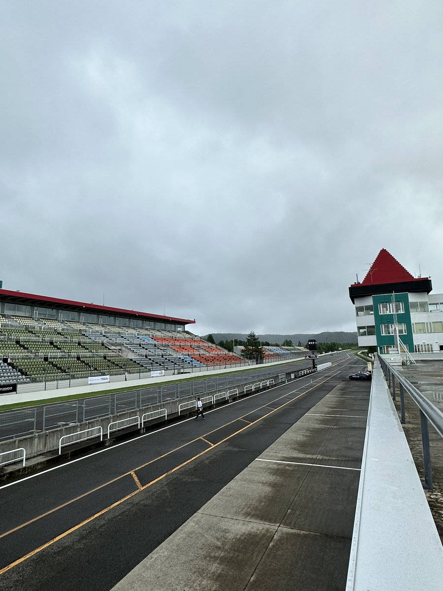 明日は北海道十勝でロードスター・パーティレース第5戦です！
さんふらわあで無事に北海道に上陸出来ました🙇🏻‍♂️
今日の走行は天候が不安定でしたが、チェック等も済ませたので明日しっかり結果を残したいと思います。

105号車 SPK・TCR ロードスター
是非応援よろしくお願いします！

#パーティレース