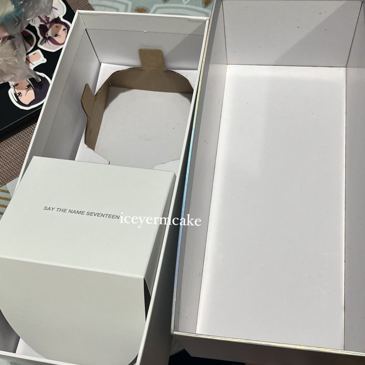 iceyermcake's tweet photo. wts lfb ph seventeen lightstick caratbong ver. 2

1300PHP

official, works perfectly and connects to ls app!

flaws: few marks on the box, yellowing on the strap and stickers

loc: laguna
mop: gcash
mod: j&amp;t https://t.co/4blZLeKUfR