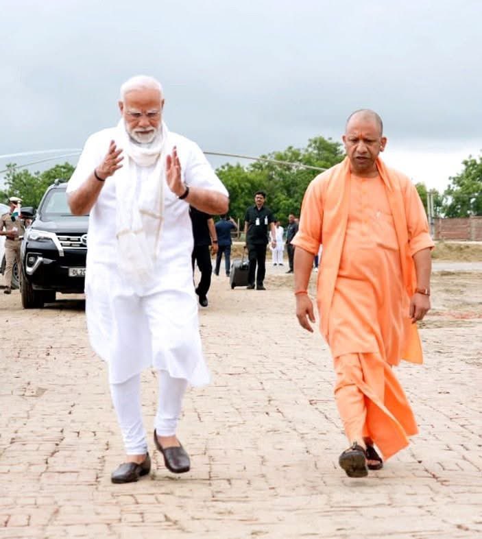 Suresh Rana (@sureshranabjp) on Twitter photo आज वाराणसी में आदरणीय प्रधानमंत्री श्री <a href="/narendramodi/">Narendra Modi</a> जी के साथ मा० मुख्यमंत्री श्री <a href="/myogiadityanath/">Yogi Adityanath</a> जी। आज वाराणसी में आदरणीय प्रधानमंत्री श्री <a href="/narendramodi/">Narendra Modi</a> जी के साथ मा० मुख्यमंत्री श्री <a href="/myogiadityanath/">Yogi Adityanath</a> जी।
