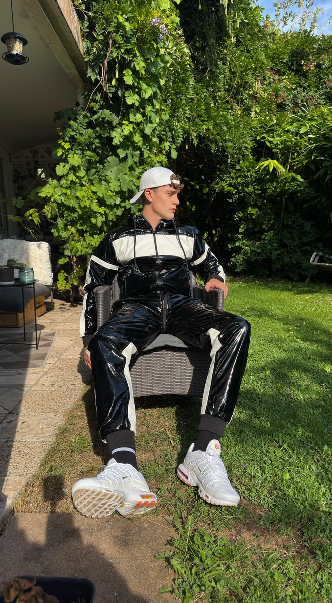 Joshua😈📩 tweet media