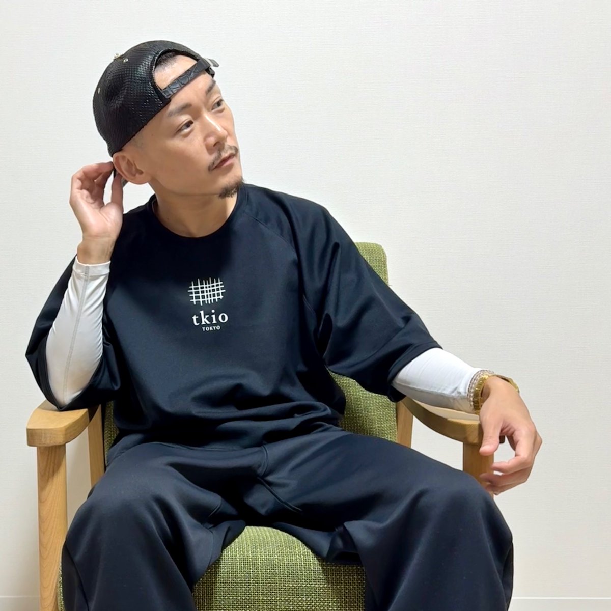 keyouknow's tweet photo. Tシャツの試作がようやく済み、現在商品製作に入っています(写真参照)。

またスウェットのボトムスに関しても、デザインについて色々なご意見をいただき、今回非常に良い感じのSサイズ版を作りました(写真参照)。

Tシャツ、スウェットボトムス共に自信作です✊

...ところで発売はいつだ？

#tkio https://t.co/2MYB4lQTXW