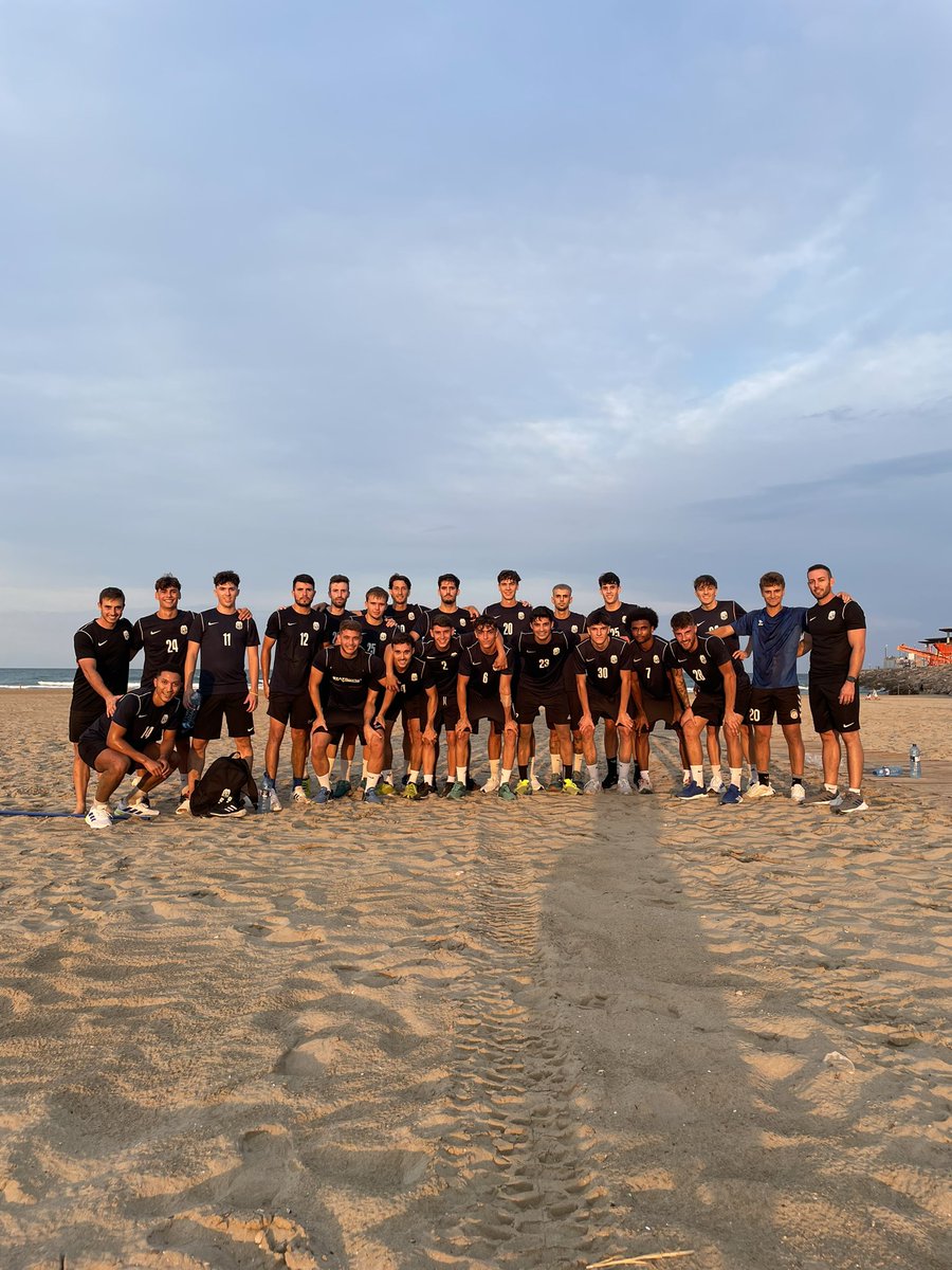 🏖️ 4ª sesión de la semana.
Trabajo en la arena, sol y mucho esfuerzo.
Aquí es donde se forja el equipo 💪⚽
