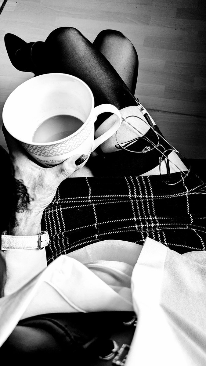 🖤☀️☕ Guten Morgen ☕☀️🖤

Kaffee ? Kaffee ! ....

... mit ein klein wenig #StruempfeSamstag aus meiner Fotosammlung 🖤

&amp; ja ich darf Guten Morgen sagen weil ich erst weit nach 4 Uhr ins Bett kam.
Bin mal so lange wach geblieben bis mir mein erwachsener Teenagerzwerg die Info