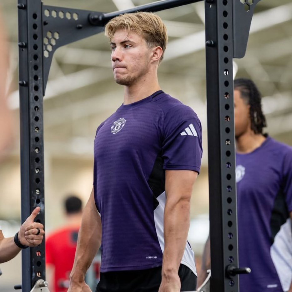 🚨 | RB Leipzig are interested in #mufc striker Rasmus Hojlund and have explored the conditions of a loan deal. [<a href="/SkySportsNews/">Sky Sports News</a>]