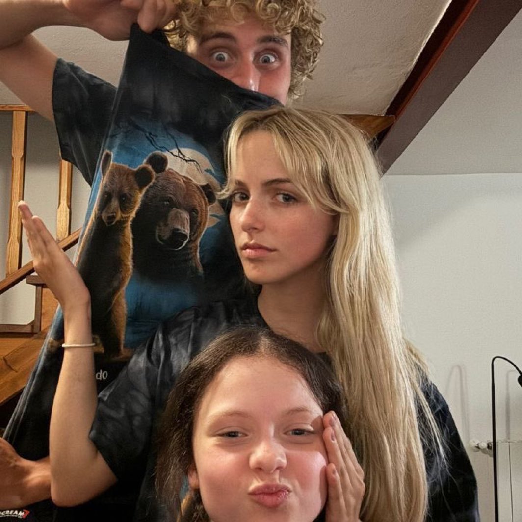 FilmUpdates's tweet image. ‘The Hunger Games: Sunrise on the Reaping’ stars Joseph Zada, McKenna Grace and Iona Bell in new picture.