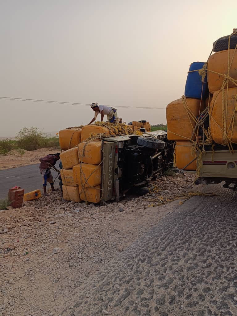 مررو القات بقوة المنطقة الأول لكن اللهم لك الحمد انقلبت إحدى الشاصات في منطقة القطن حذية