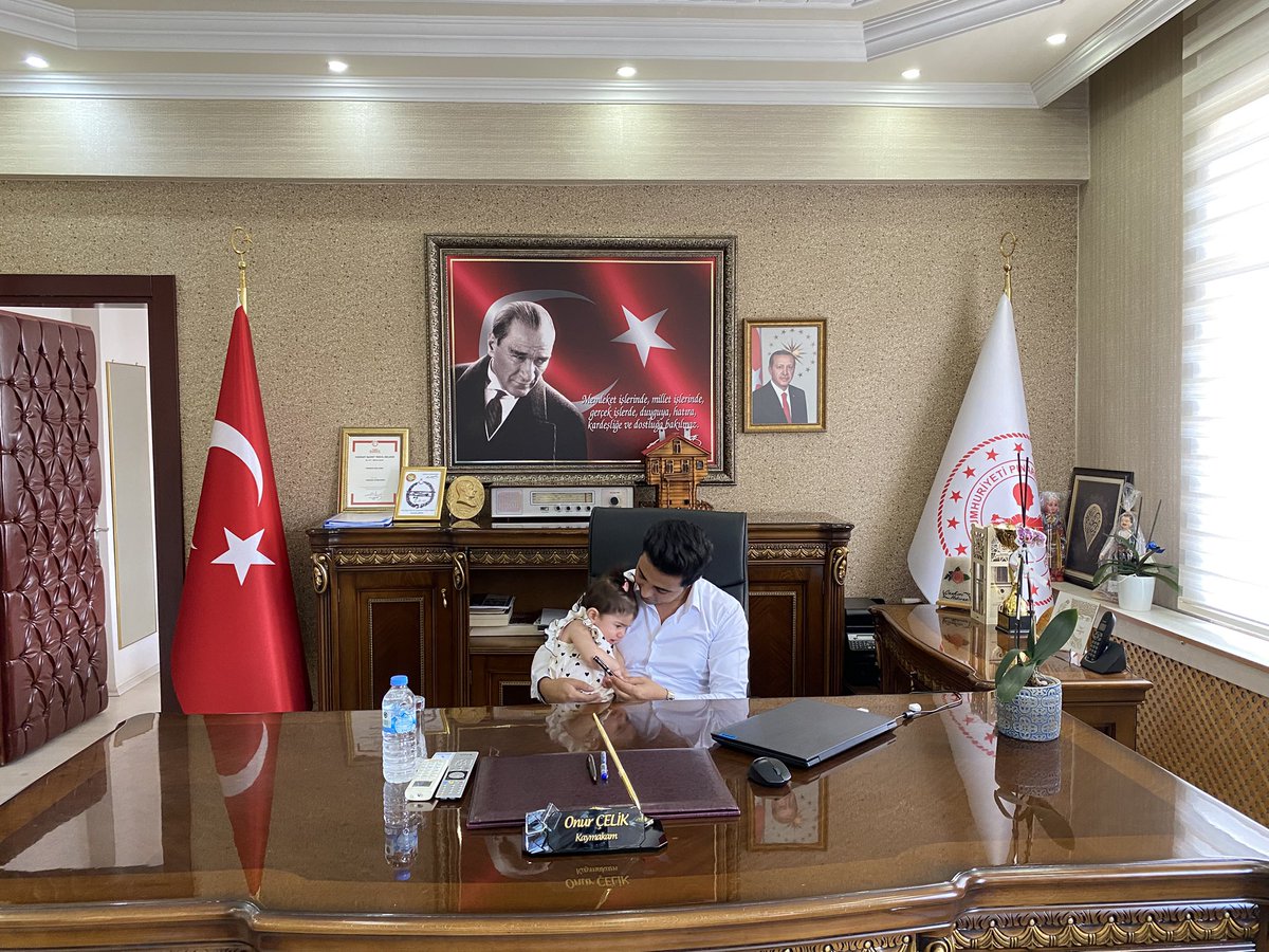 Pınarbaşı’nda mesaiye başladığım ilk gün mesai arkadaşımızın kızı Gülden doğmuştu. Güzel ilçem Pınarbaşı’nda mesaimin  son günü Gülden 17 aylık olmuş. Ömrü güzel, yürüdüğü yollar çiçekli olsun.🌺