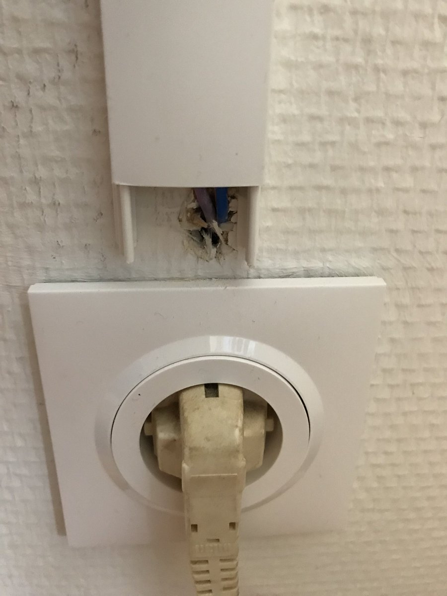 #nosartisansontdutalent 
Et sinon la prise en bien encastré ...