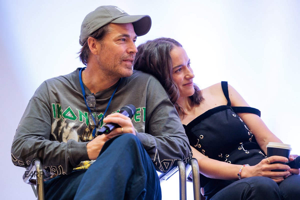 dutchstarbuck's tweet photo. #WynDoc reunion at @EarpFest #EarpFest #WynonnaEarp https://t.co/MALpkmkPyp