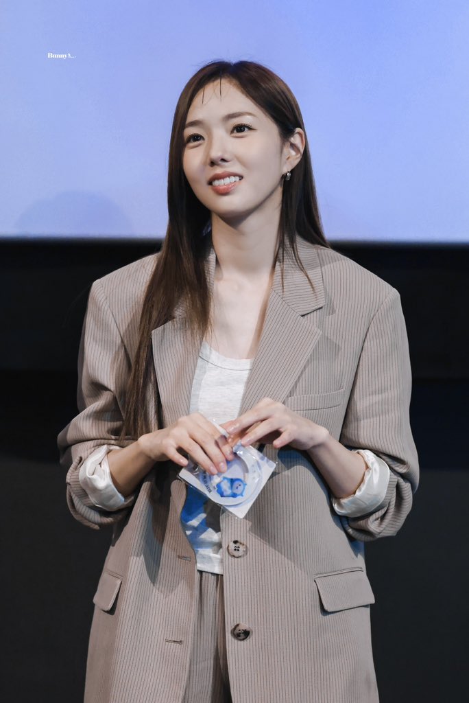 250802 🫧

무대인사(대구)

#채수빈 #ChaeSooBin #蔡秀彬 
#전지적독자시점 #유상아