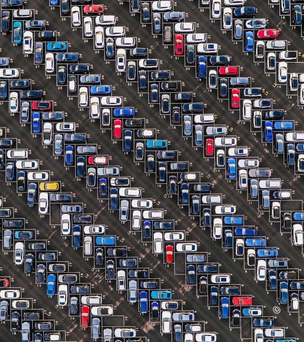 Bu karmaşada ne park etmek mümkün, ne de fark etmek…
Durumu temaşa etmek de namümkün…
*
#anlayana #aklımalmıyor #parkyeri #farket #farkyaratır #sabır #öfke