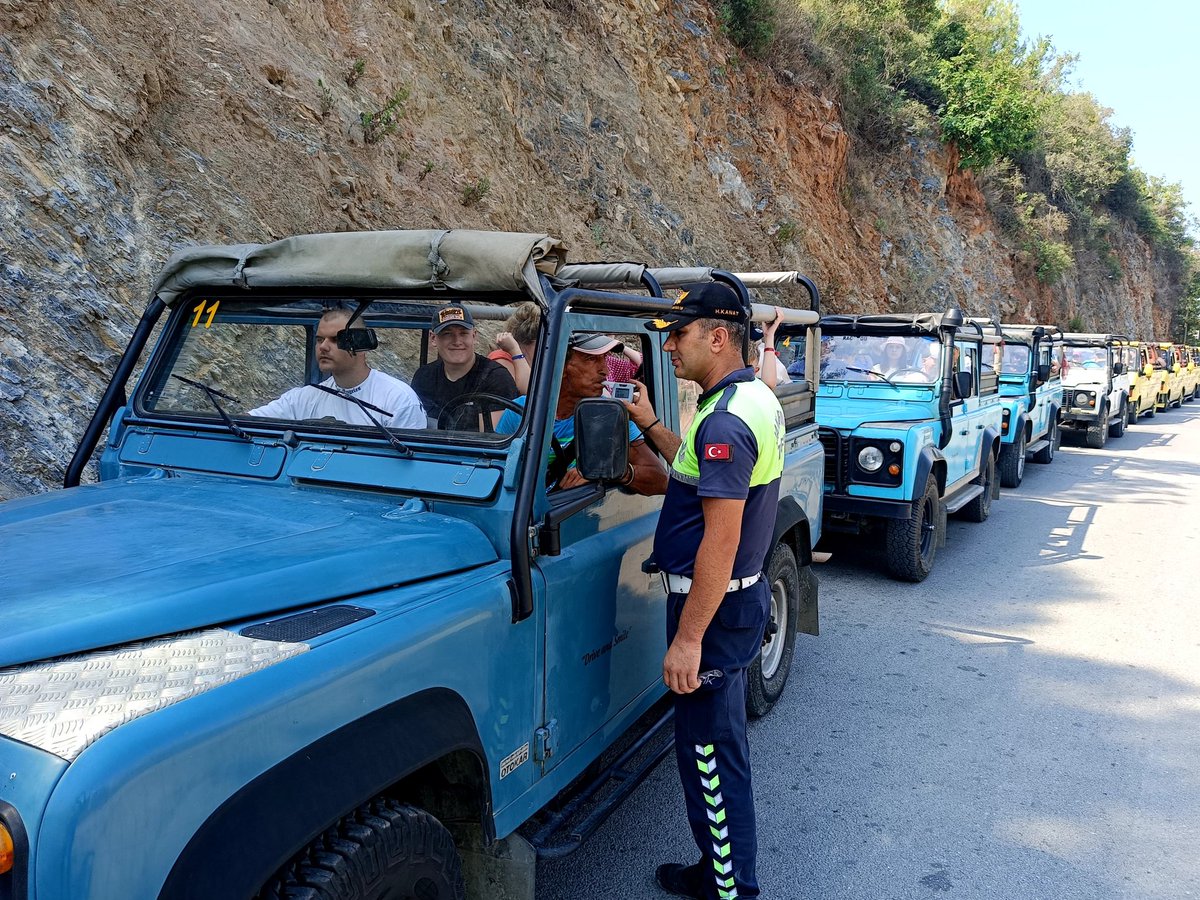 Alanya Kaymakamlığı (@alanya_tc) on Twitter photo Alanya İlçe Jandarma Komutanlığı Trafik Kısım Amirliği ekiplerimizce, Demirtaş Mahallesi (Sapadere Mevkii) ile Oba Mahallesi (Obaalacami ve Değirmendere Mevkii) güzergahlarında safari araçlarına yönelik uygulamalar yapıldı.
<a href="/TC_icisleri/">T.C. İçişleri Bakanlığı</a> <a href="/jandarma/">T.C. Jandarma Gn. K</a>
Devamı:facebook.com/share/p/1AHH3J… Alanya İlçe Jandarma Komutanlığı Trafik Kısım Amirliği ekiplerimizce, Demirtaş Mahallesi (Sapadere Mevkii) ile Oba Mahallesi (Obaalacami ve Değirmendere Mevkii) güzergahlarında safari araçlarına yönelik uygulamalar yapıldı.
<a href="/TC_icisleri/">T.C. İçişleri Bakanlığı</a> <a href="/jandarma/">T.C. Jandarma Gn. K</a>
Devamı:facebook.com/share/p/1AHH3J…