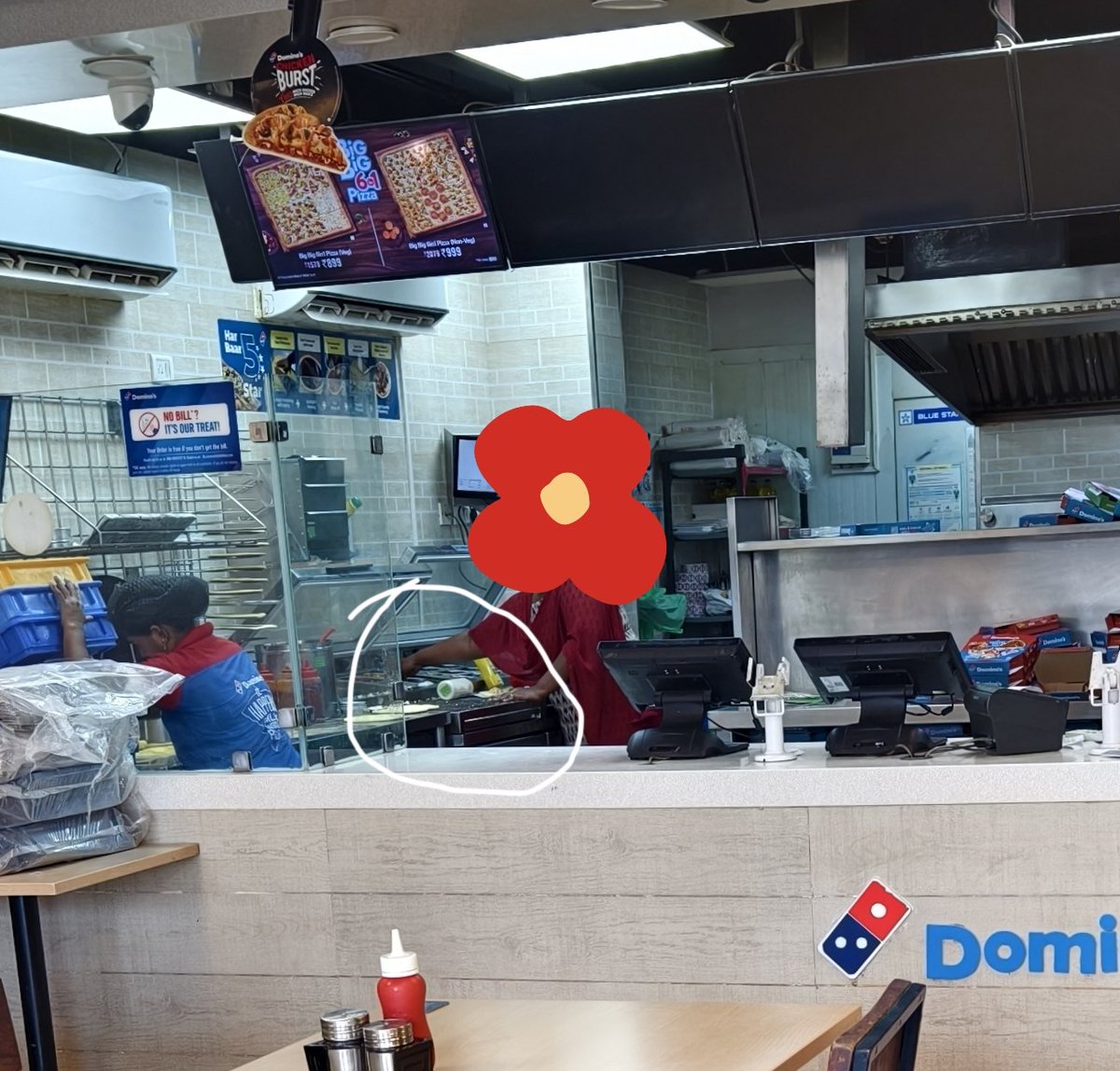SajalTcdav's tweet photo. @Sha93Speaks @dominos_india @dominos See, no gloves, no dress wtf! I hate @dominos_india https://t.co/T7nM2WSZwQ