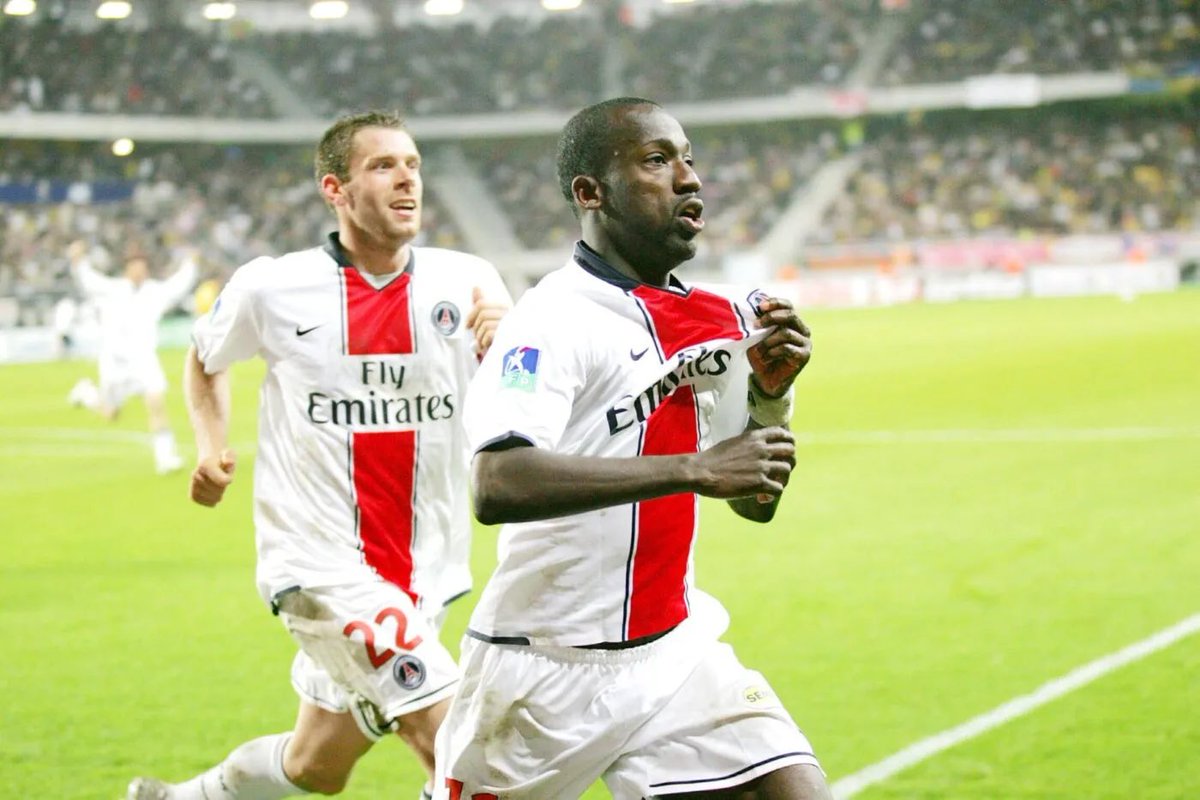 PARlSIEN's tweet image. THREAD : Les 15 buts les plus légendaires de l’histoire du Paris Saint-Germain.