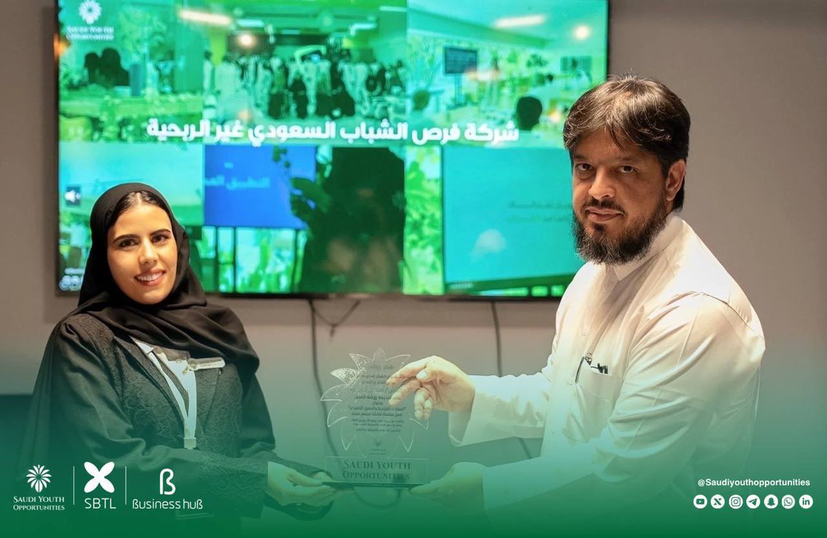 في أمسية ملهمة، أقام #مجتمع_مهنة ورشة عمل بعنوان:“المهارات القيادية والحضور التنفيذي”

شهدت الورشة نقاشًا ثريًا حول أبرز محاور المهارات القيادية، حيث تناولت:
تعريف القيادة والتمييز بينها وبين الإدارة، أدوات القائد المؤثر، أسرار الحضور التنفيذي، تطبيقات عملية تعزز من الفعالية