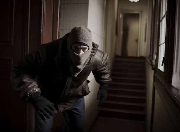 snehi_Varun's tweet image. ये जो आजकल इतने चोर लोग घूम रहे हैं, इनसे एक ही विनती है मेरी। 

कृपया उस इंसान के घर चले जाओ जो मेरा दिल चुराकर भाग गया था। मेरा दिल वापस ले आओ उससे, बहुत तकलीफ़ होती है। हो सके तो उसका भी ले आना। 💔💔

#FriendshipDay #Friendshi