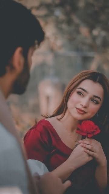 ٠٠ " تـجـذبنى الحـنـيـة 
                             في جميع أشكالها 
                                                  و تداويني 💞