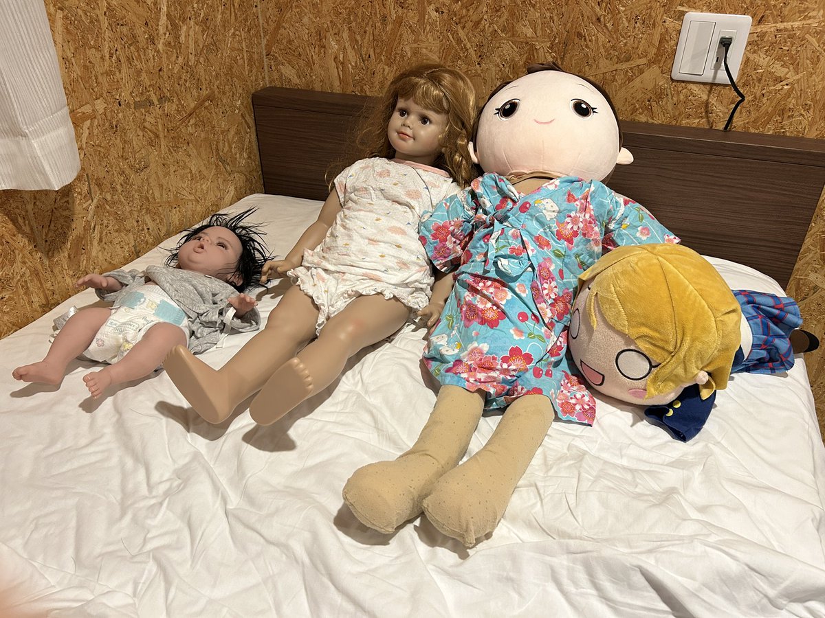 🌸「ねえめいちゃん、さゆちゃん。プリキュアのお店楽しかった？」

さゆ「たのしかった！写真いっぱいとったー」

めい「ぷりきゅあいっぱいでかわいかった」

🌸「よかったね！それじゃおやすみなさい」

さゆ「おやすみー」

めい「おやしゅみなしゃい！」