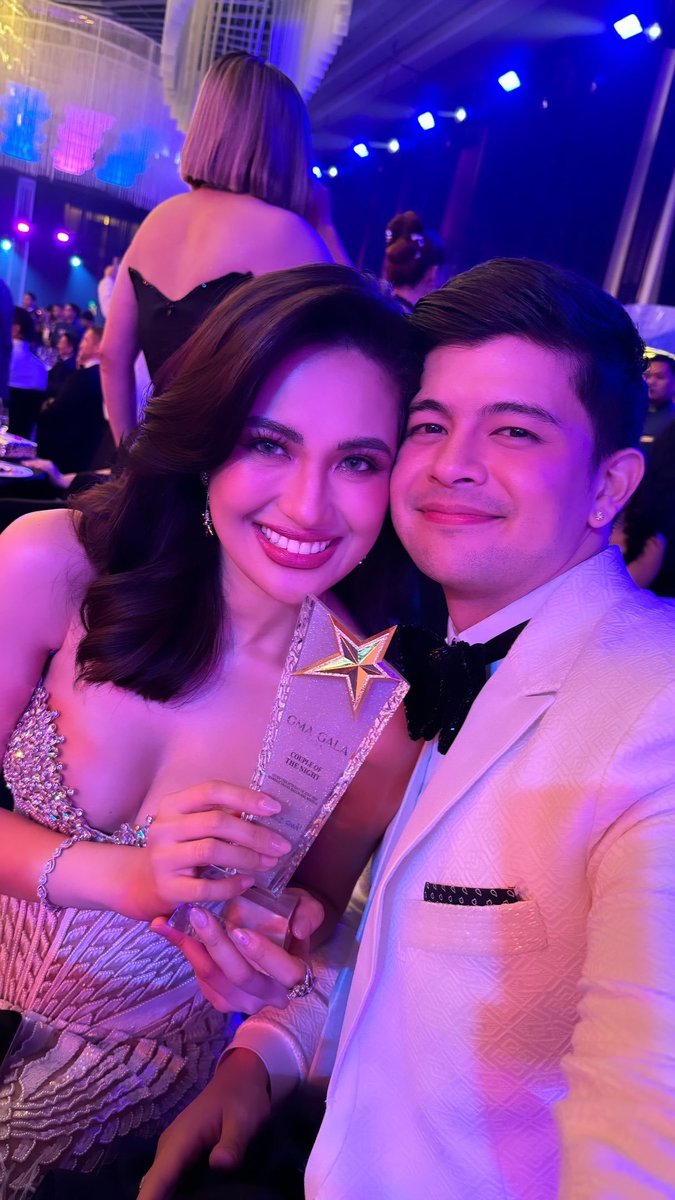 japsmikbrent's tweet image. &quot;COUPLE OF THE NIGHT&quot; 💐❤️‍🔥

2024                                      2025

Love you babies!!🥺🤍
#GMAGala2025
#MikBrent
#JulieVer