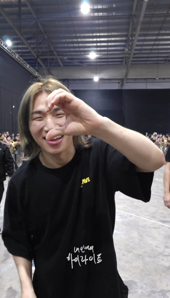 High__Lite's tweet photo. 250802 D'sWAVE IN SINGAPORE

강대성 귀여운 것도 축하해🥰

#대성 #DAESUNG #DLITE #テソン #DsWAVE #DsWAVEinSG
@d_lable https://t.co/SnQgNt4fY6