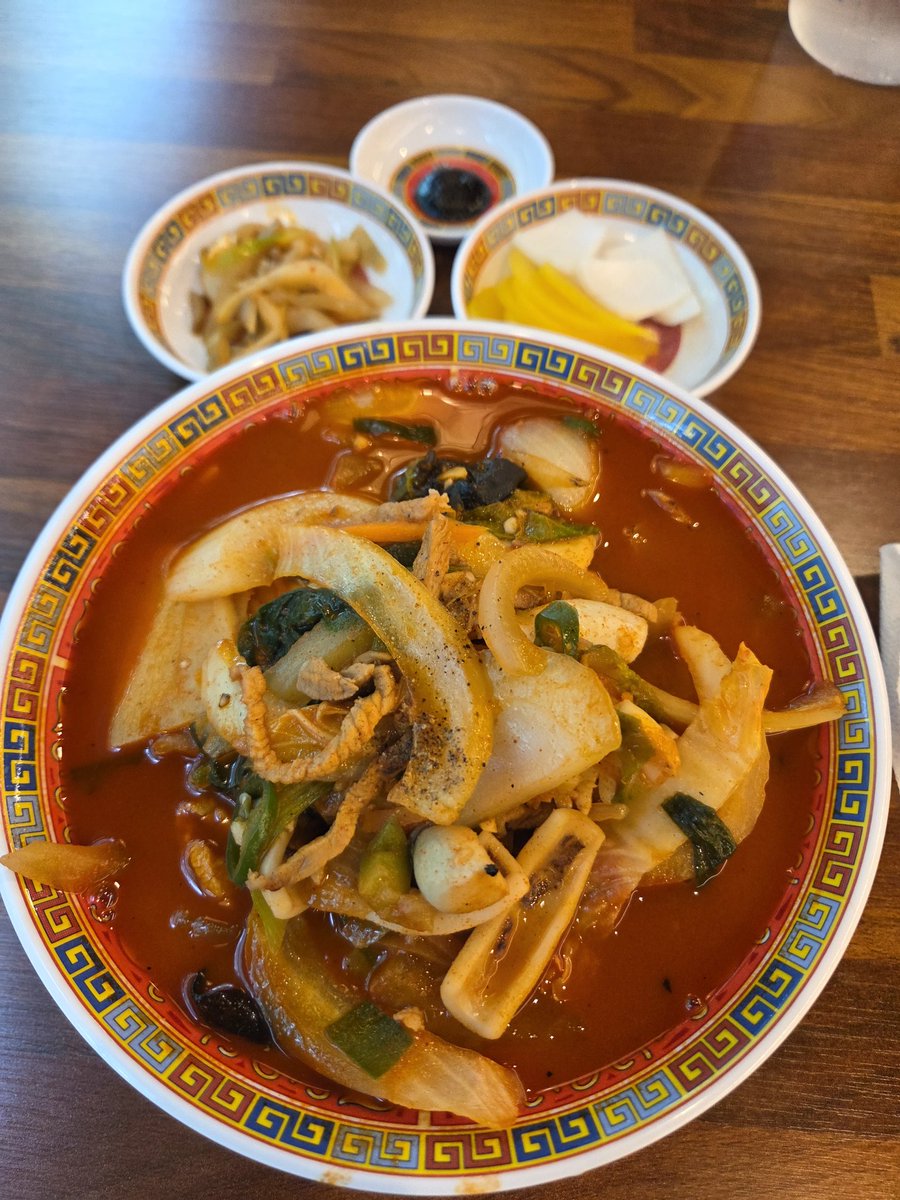 아리산체 짬뽕 0.9
인천 연수구 용담로118번길 7 천지프라자 2층 아리산체 (출처 : 네이버 플레이스) naver.me/GWFr5Amx