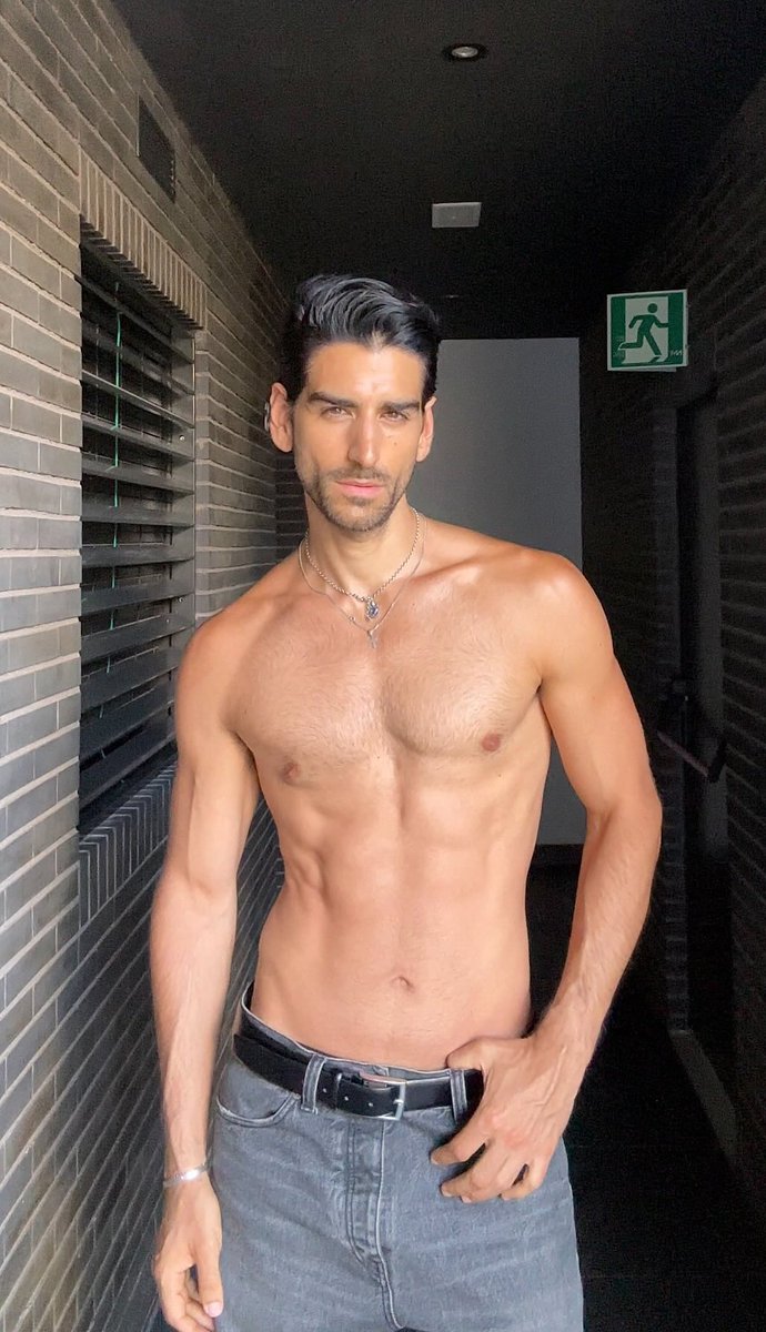 fashionablymag's tweet photo. 📸 Andres Leonardi shows us how Fresh Digits can instantly elevate your modeling game. Clean, sharp, and unforgettable—this is how you pump up your profile! #AndresLeonardi #ModelSpotlight #FreshDigits #FashionablyMale https://t.co/SRES98CgwQ