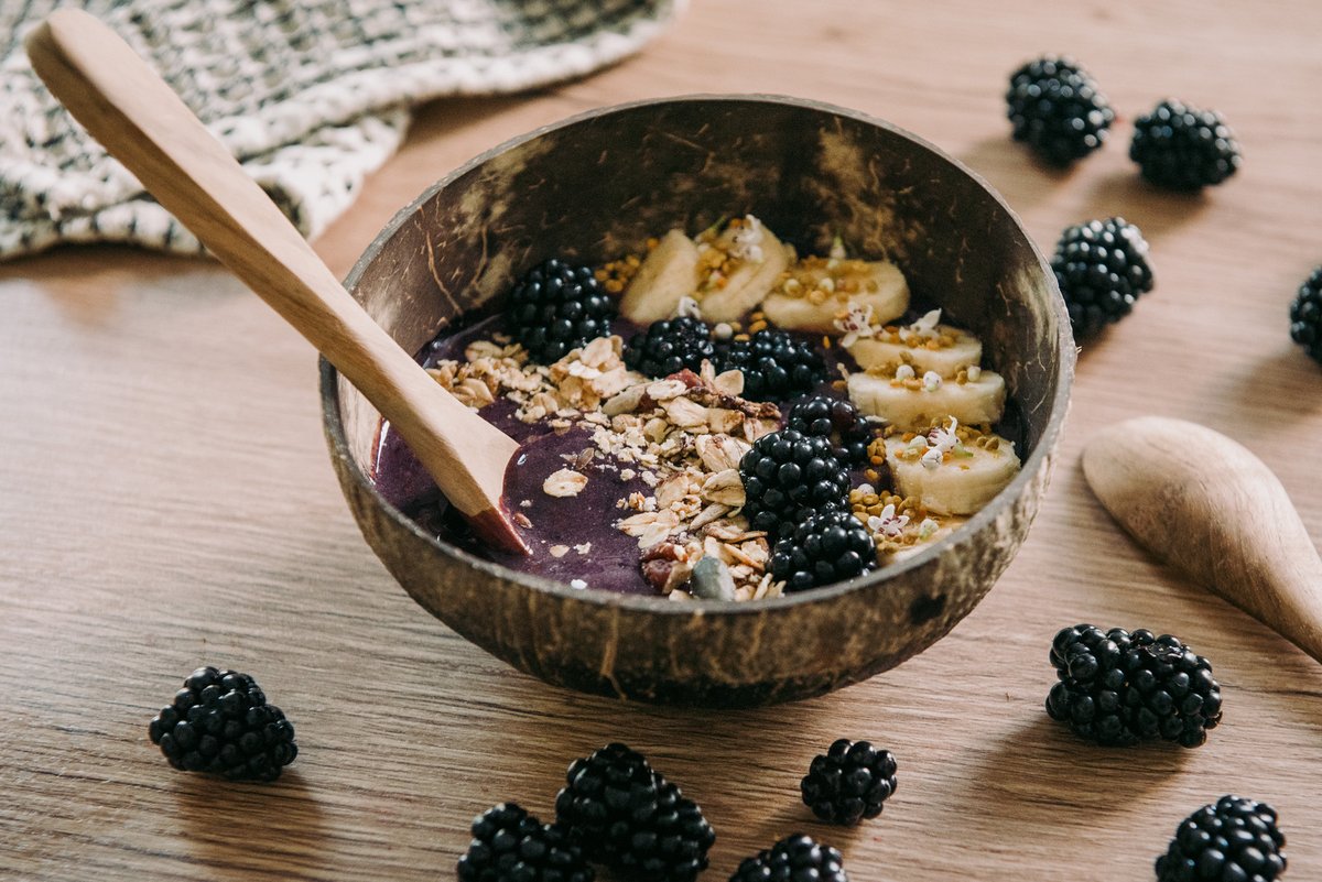 Udarako hiru errezeta koloretsu proposatzen dizkigu Amaia Castorene sukaldariak
▶️kazeta.eus/eu/info_kz/202…

Amaia Castorene (Baigorri 1988) chef pribatu gisa ari da. Agorrilerako menu bat osatu du, gure irakurleen gozamenerako. Hiru errezeta horiek dastatzeko prest? Apetitu on!