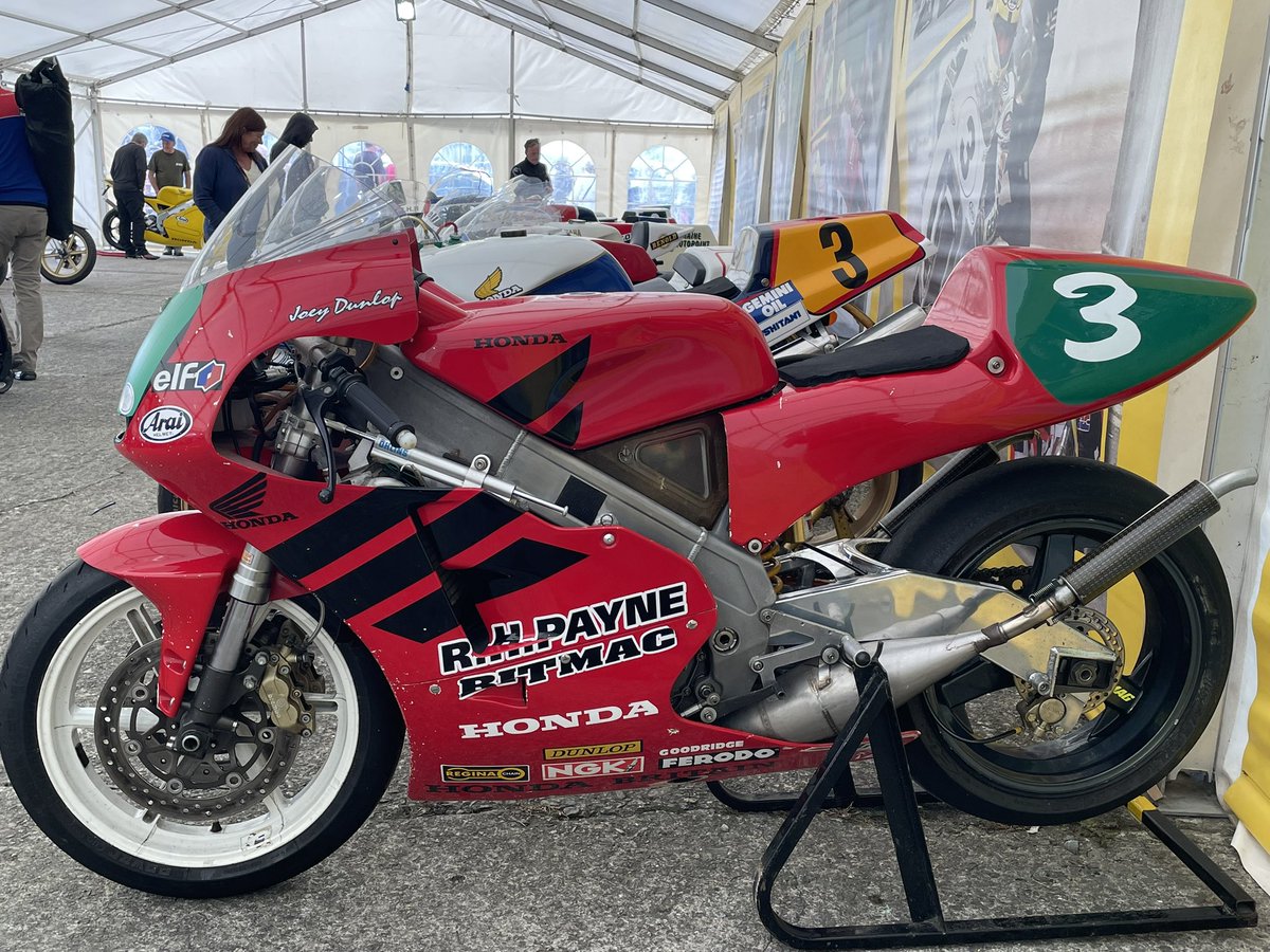 petehughes68's tweet photo. On any Saturday 😎 #classicbikefestival #bishopscourt #JD25 https://t.co/g2P43m3Cb9