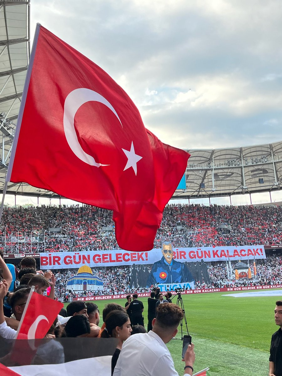 TÜGVA Yaz okullarımızın finalinde, çocuklarımızın emeği, sevinci ve öğrenme heyecanı bir araya geldi. Hep birlikte çok güzel bir yazı geride bıraktık💙🚀

#renklensinyazokulumuz