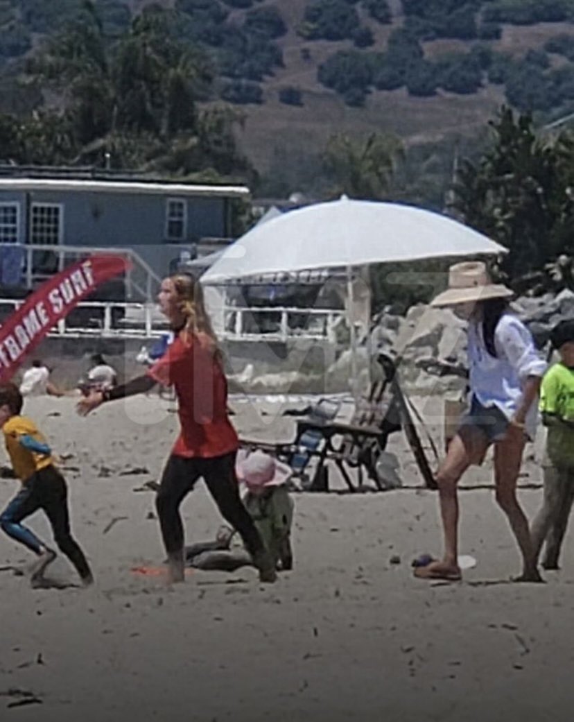 Poor Mrs. Wrinkles!  It’s kinda funny when your are instantly recognizable by your bird-like legs and awkward gait.