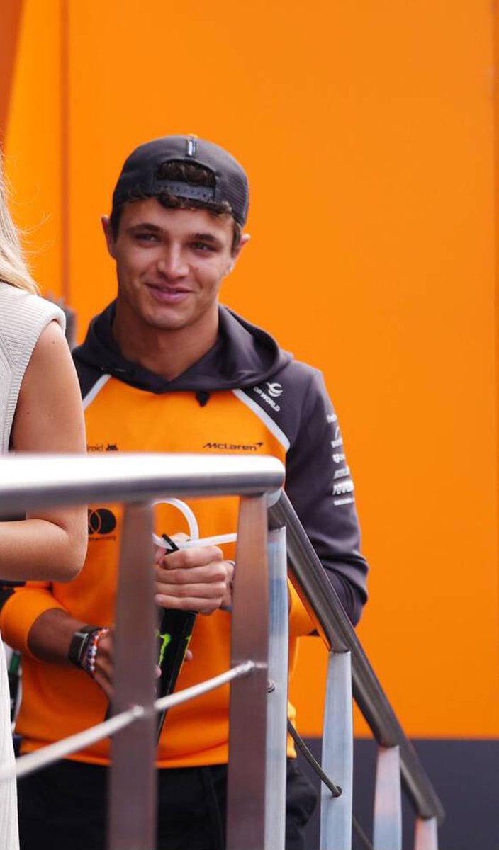 SHAWN ANALFABETO DE LA GIRALDA💙🤍🐙𓆰𓆪 tweet media