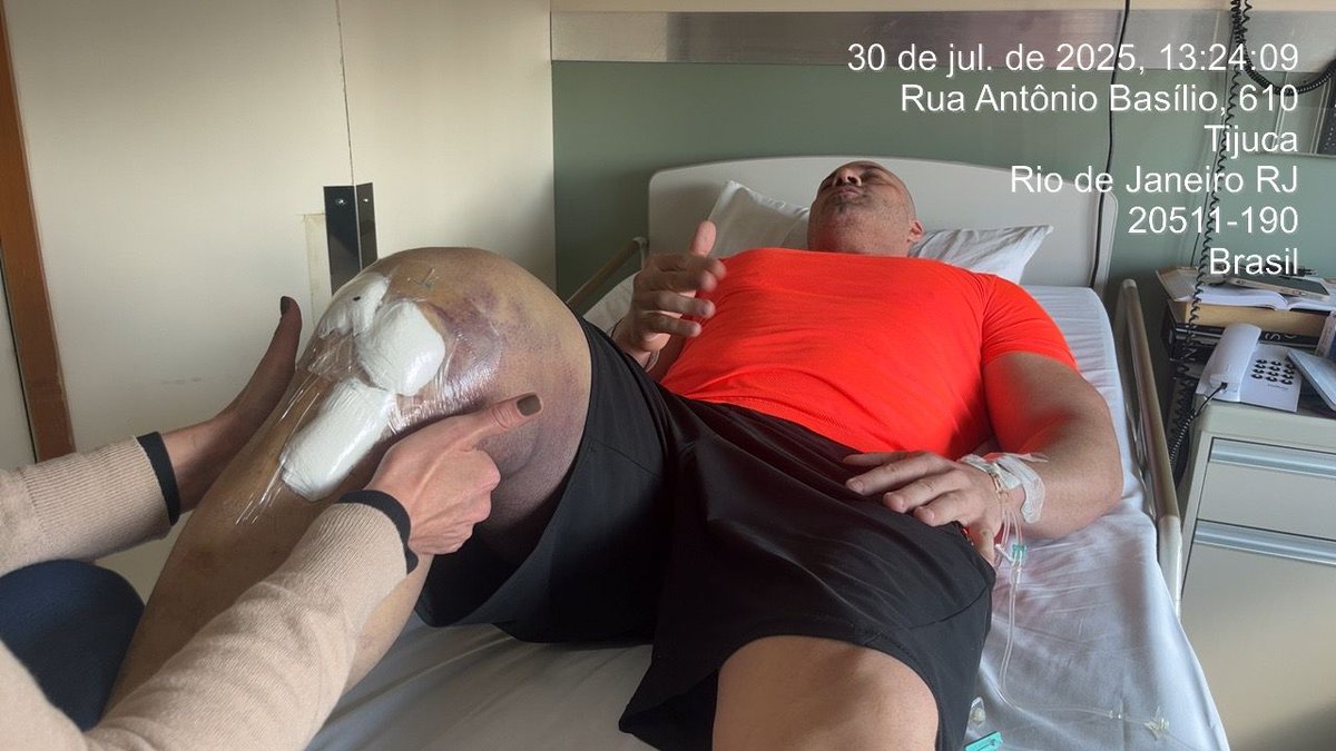 GayerGus's tweet photo. Moraes está nesse momento fazendo com o Daniel Silveira exatamente a mesma coisa que a ditadura da Rússia fez com Sergei Magnitsky. 
A mesma coisa que ele fez com o Clezão que tb morreu na cadeia. 
A mesma coias que ele fez com Filipe Martins com 10 dias na solitária. https://t.co/jaM1KS4ixX