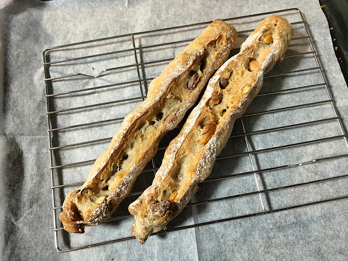 panaderia_sena's tweet photo. ナッツバトン焼きました😊

#ハード系
#ナッツパン https://t.co/kOkPHkfXcs