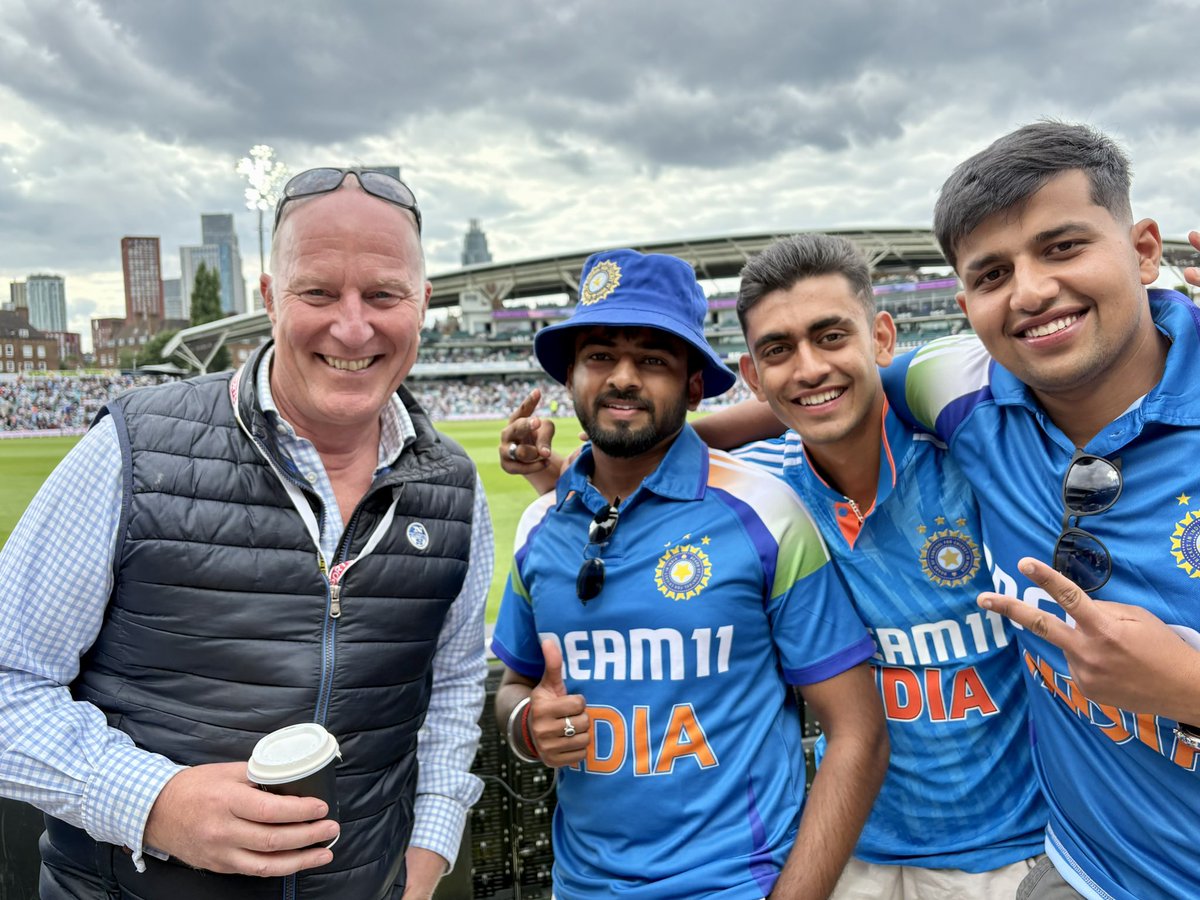 Love Test cricket. Enthralling series &amp; great day @kiaoval with <a href="/surreycricket/">Surrey Cricket</a> <a href="/SurreyCricketFd/">Surrey Cricket Foundation</a> <a href="/bobqureshi130/">Bob Qureshi</a> #ENGvIND #SurreyCricket #spiritofcricket 🏴󠁧󠁢󠁥󠁮󠁧󠁿🇮🇳