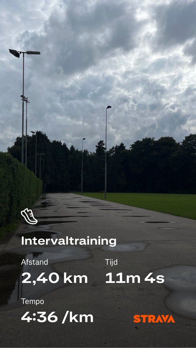 HarmWevers's tweet image. Samen met zoonlief ter voorbereiding op nieuwe voetbalseizoen een intervaltraining op de @loopmaatjes. #iloverunnning